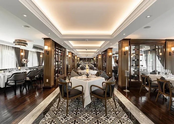 Ambassador Signature Cruise - Lan Ha Bay