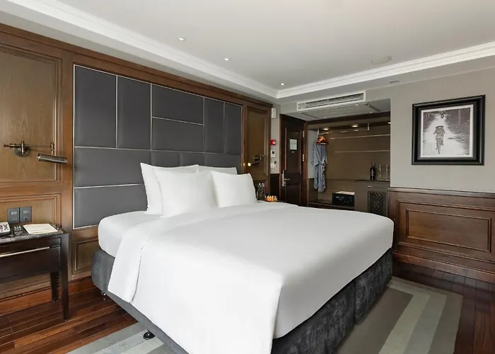 Ambassador Signature Cruise - Lan Ha Bay