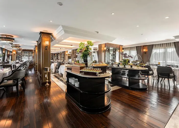 Ambassador Signature Cruise - Lan Ha Bay 