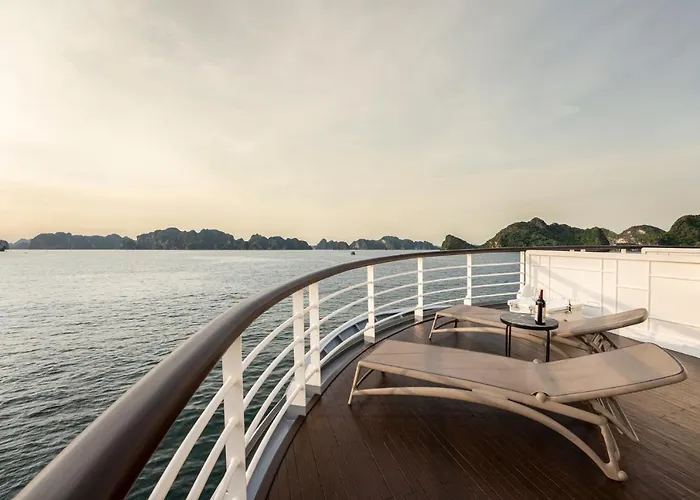  Ambassador Signature Cruise - Lan Ha Bay
