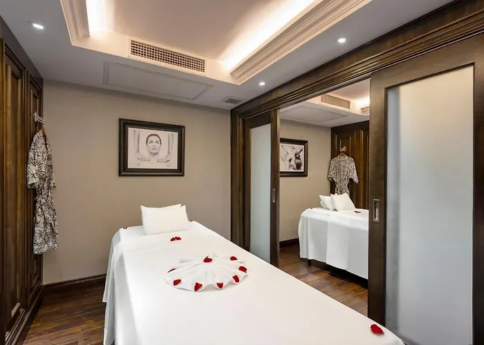 Ambassador Signature Cruise - Lan Ha Bay 