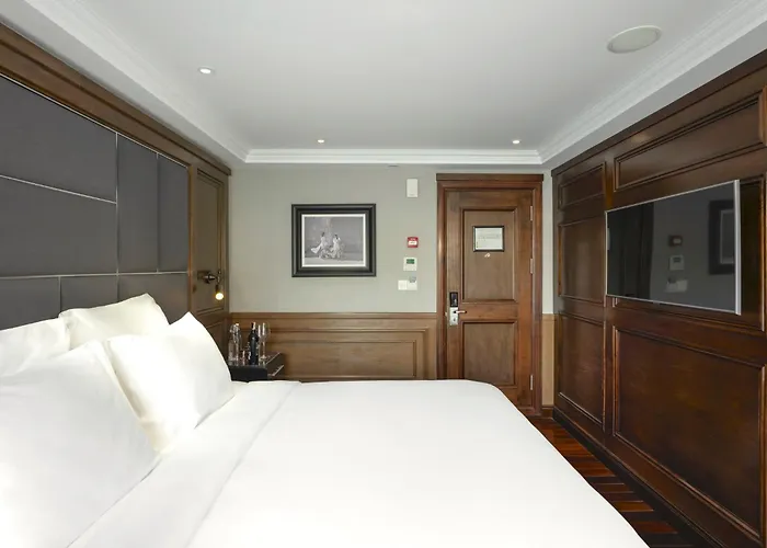 Ambassador Signature Cruise - Lan Ha Bay  Ha Long