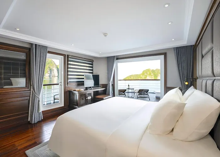 Ambassador Signature Cruise - Lan Ha Bay 