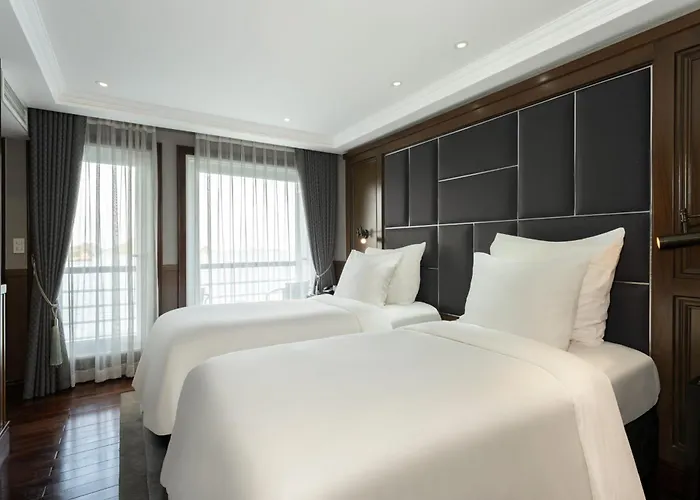  Ambassador Signature Cruise - Lan Ha Bay Hạ Long