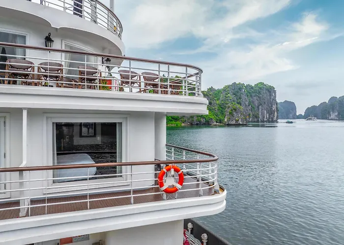 Ambassador Signature Cruise - Lan Ha Bay
