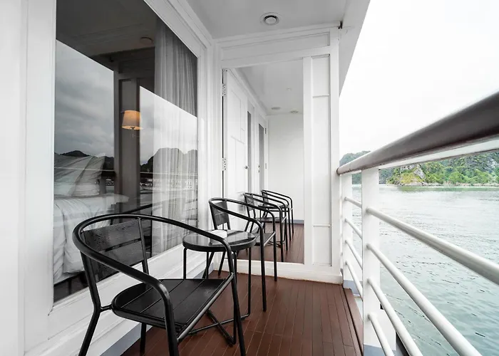  Ambassador Signature Cruise - Lan Ha Bay